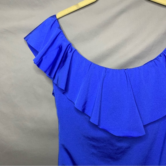 NWT Trina Turk off the shoulder ruffle one piece blue size 8

13 - Picture 8 of 14